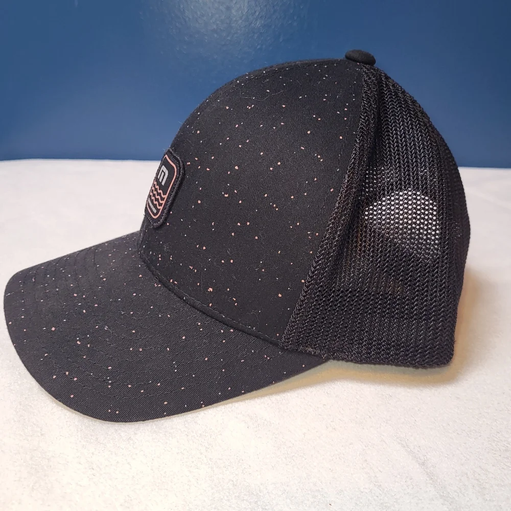 Travis Mathew Mesh 110‎ Flexfit Cap Black Pink